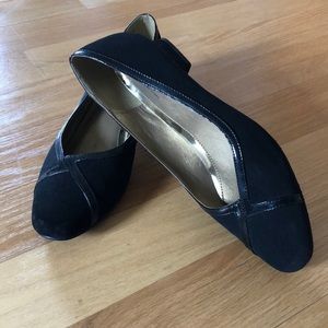 Hush Puppies Soft Style black dress shoe. Size 9-1/2